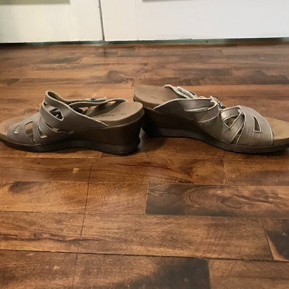 Romika 3 strap wedge sandal w/molded foot bed, 38 - Picture 1 of 12